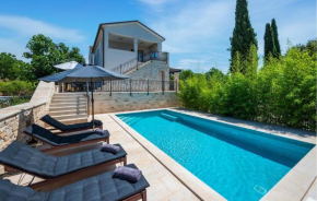 Amazing Home In Golas